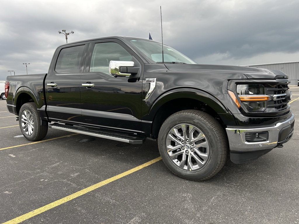 2025 Ford F-150 XLT photo 3