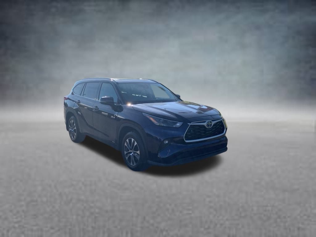 2022 Toyota Highlander Hybrid XLE photo 2