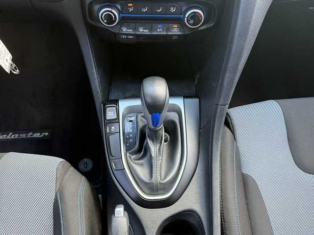 2020 Hyundai Veloster 2.0L Premium photo 26