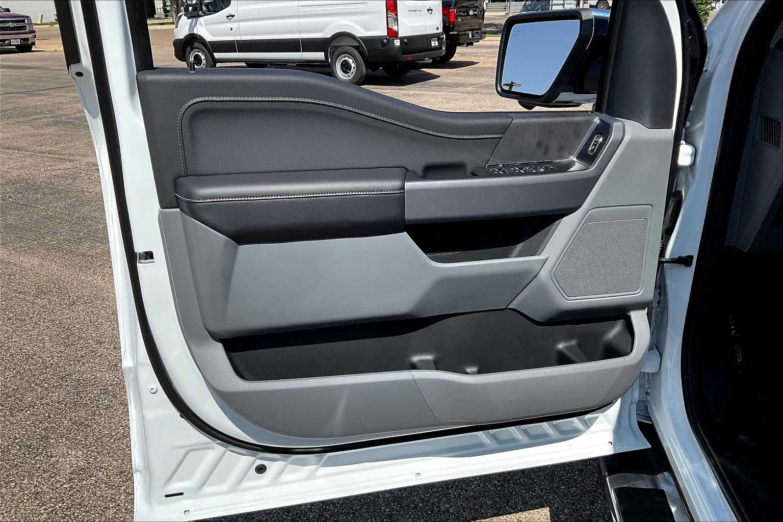 2025 Ford F-150 XLT photo 10