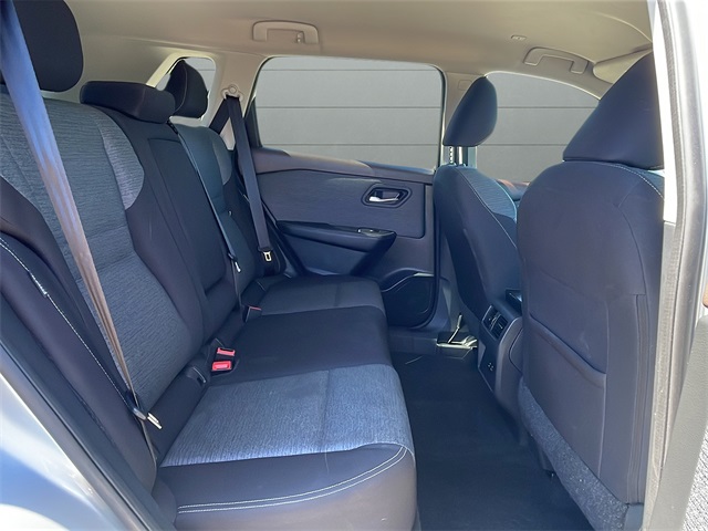 2023 Nissan Rogue SV photo 12