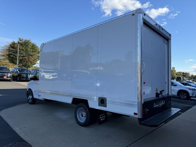 2025 Chevrolet Express Cutaway 3500 photo 4