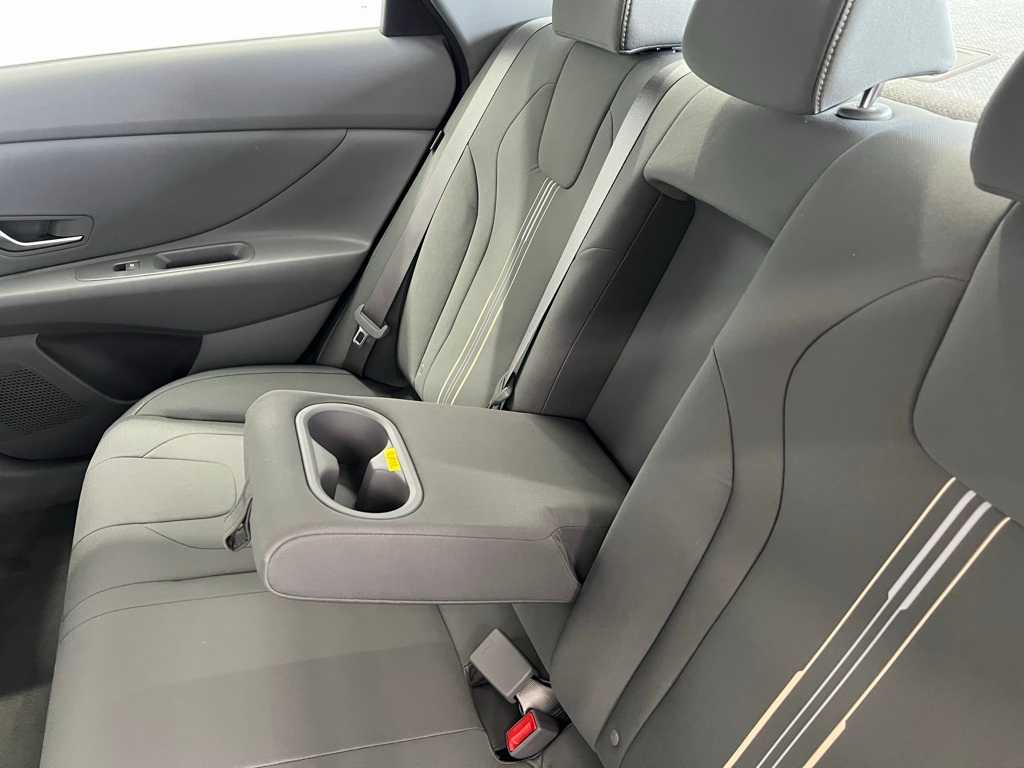2025 Hyundai Elantra SEL Convenience photo 32