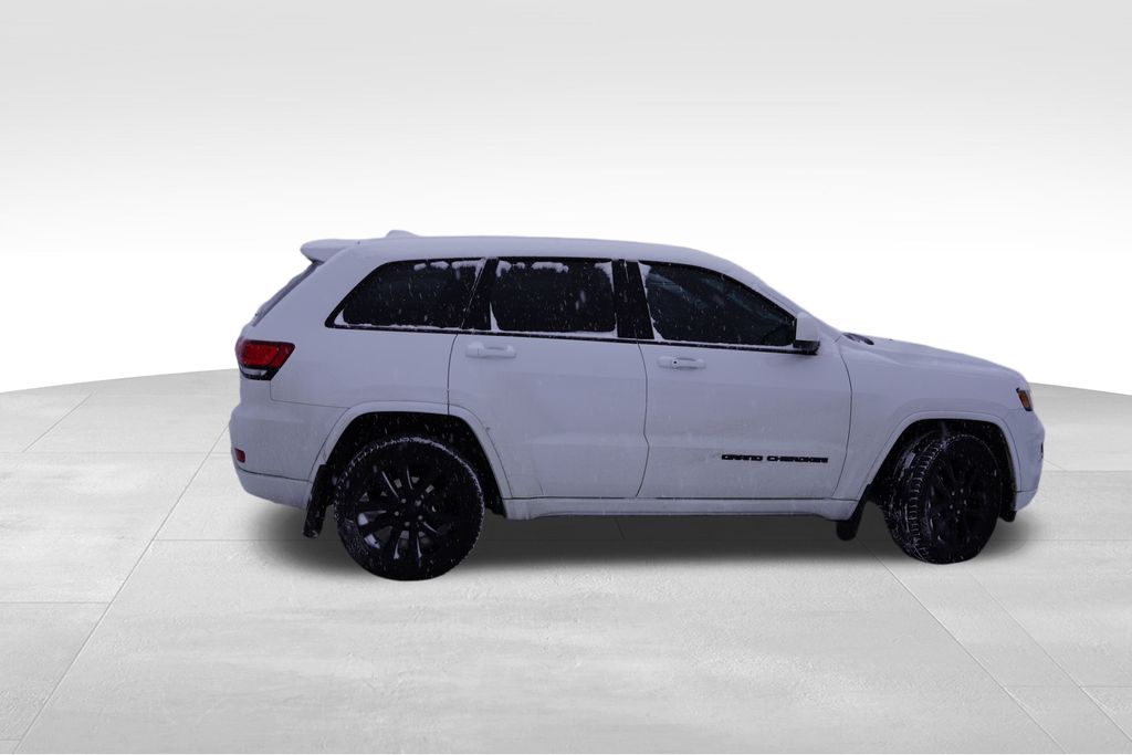 Used 2019 Jeep Grand Cherokee Altitude with VIN 1C4RJFAG6KC692804 for sale in New Prague, MN