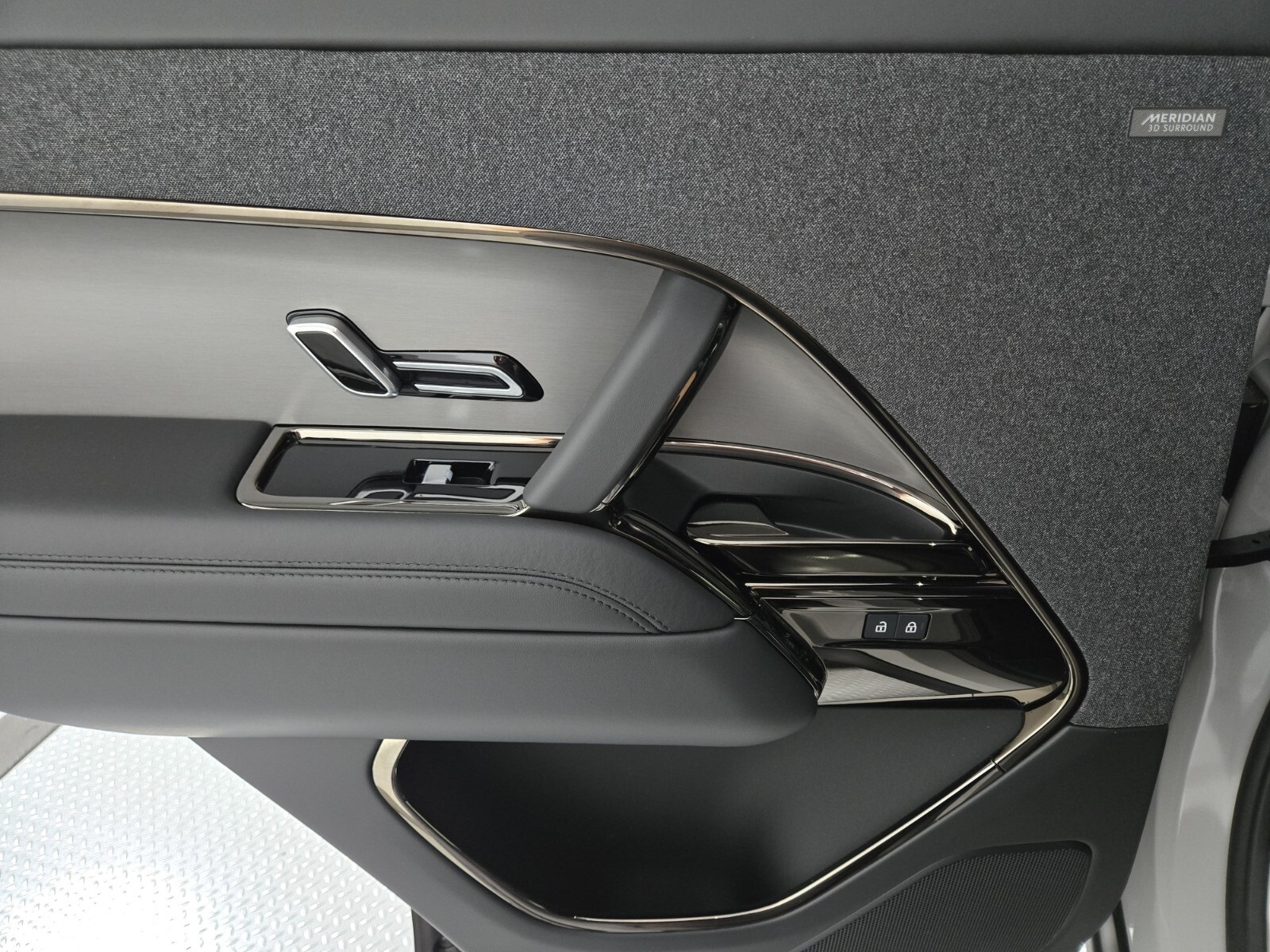2025 Land Rover Range Rover Sport SE photo 18