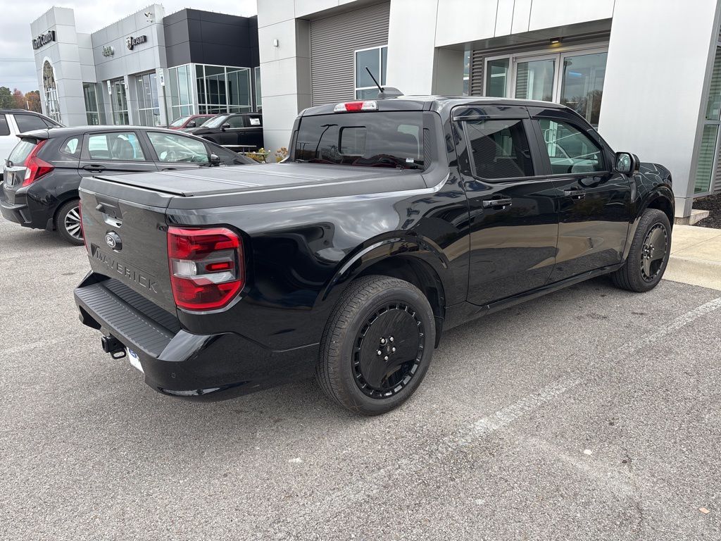 2025 Ford Maverick photo 2