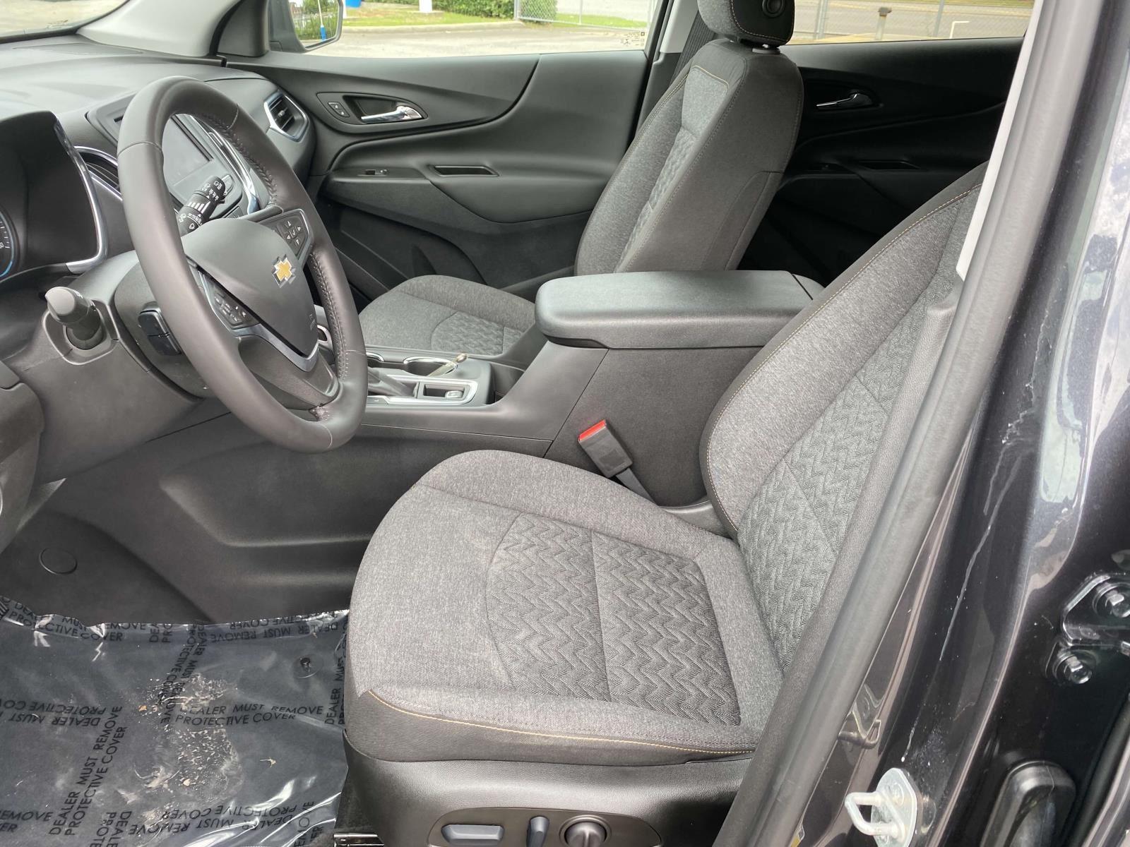 2022 Chevrolet Equinox LT photo 3