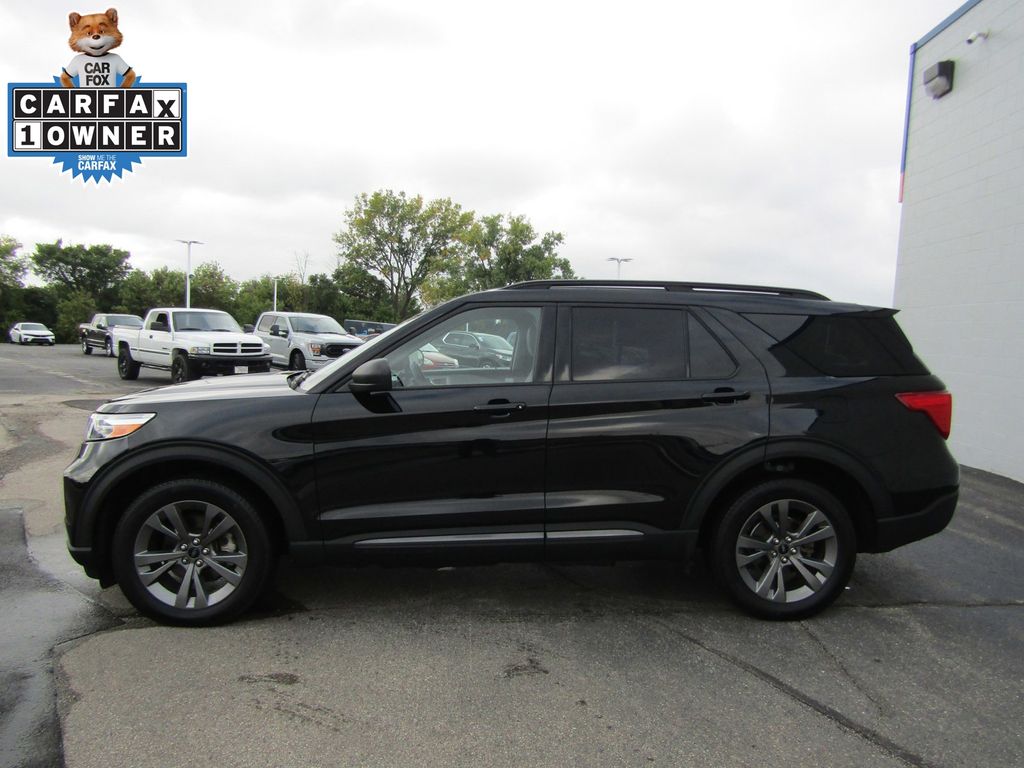 2021 Ford Explorer XLT photo 2