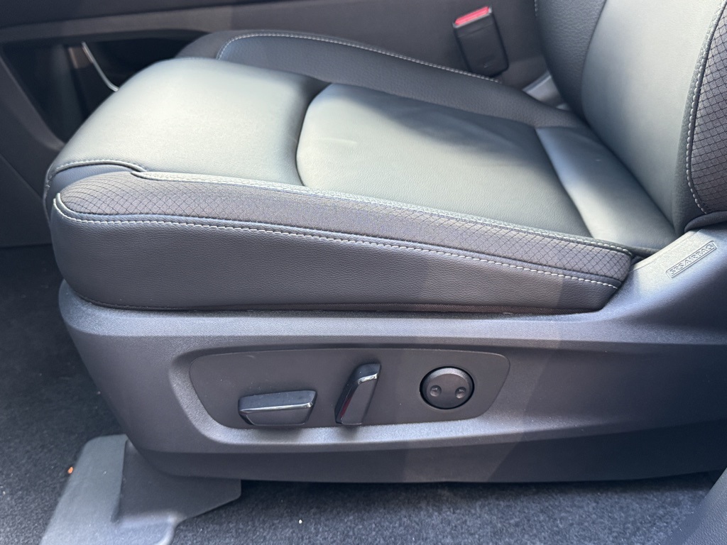 2025 Nissan Pathfinder SL photo 12