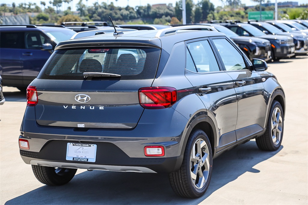 2025 Hyundai Venue SEL photo 6