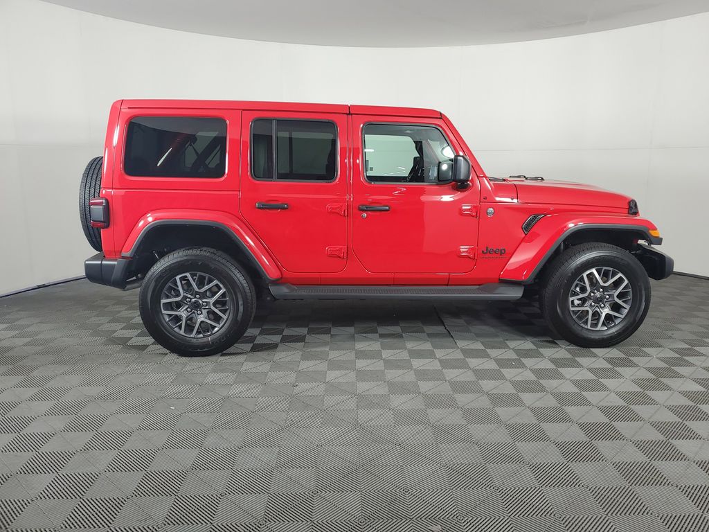 2025 Jeep Wrangler Sahara photo 3