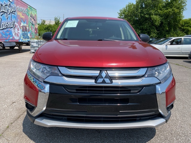 2018 Mitsubishi Outlander ES photo 2