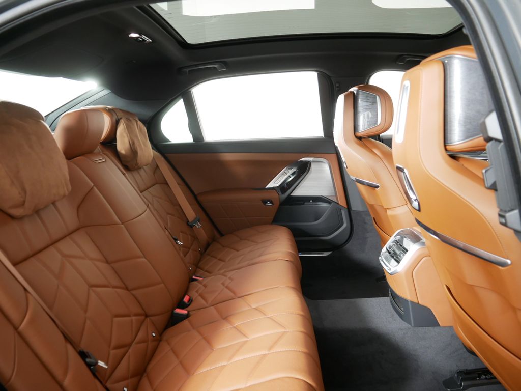 2025 Bmw 750e 750e xDrive photo 22