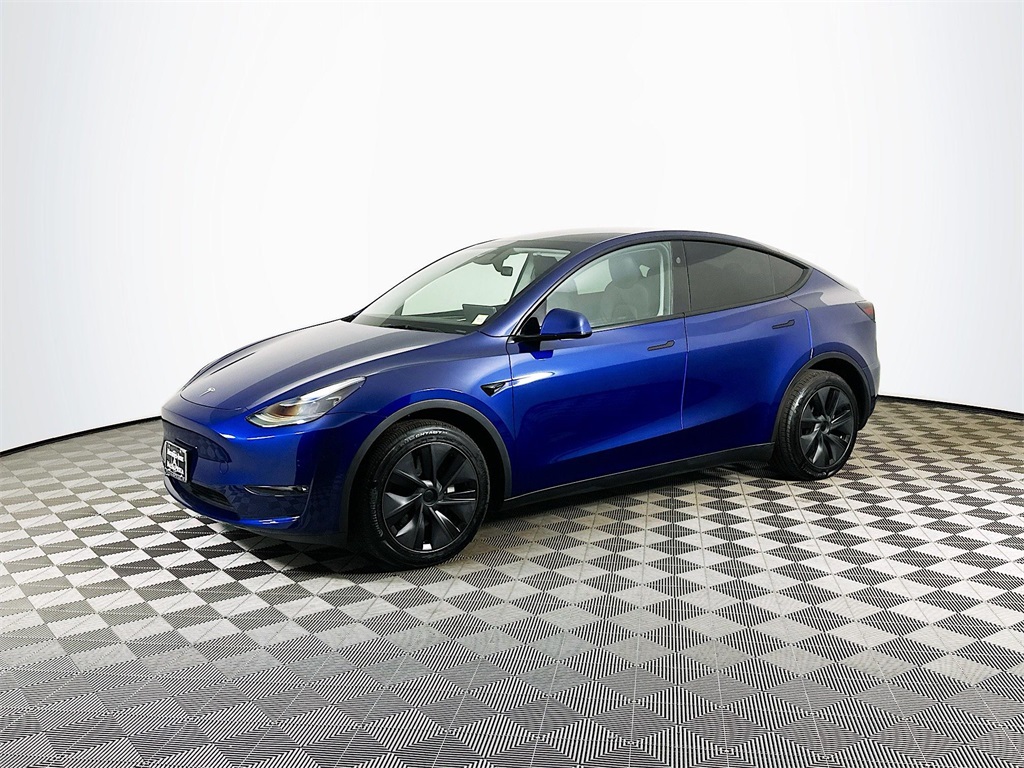 Used 2024 Tesla Model Y Long Range with VIN 7SAYGDEE4RF184323 for sale in Northfield, Minnesota