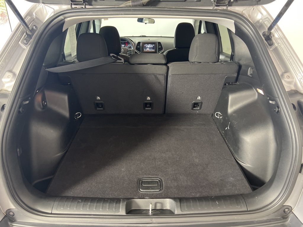 2019 Jeep Cherokee Latitude photo 18
