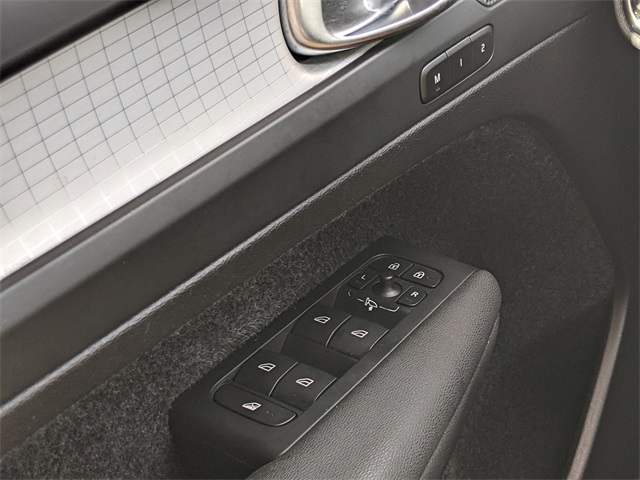 2024 Volvo XC40 Core photo 17
