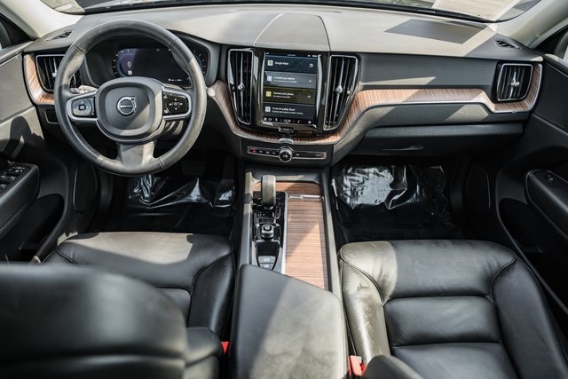 2023 Volvo XC60 Plus photo 17
