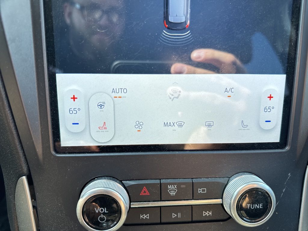 2022 Ford Edge SEL photo 18