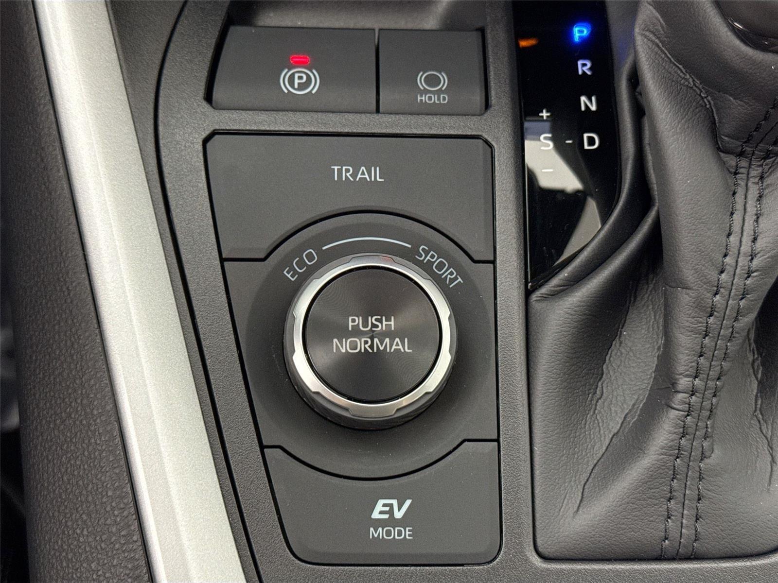 2025 Toyota RAV4 Hybrid XLE Premium photo 26