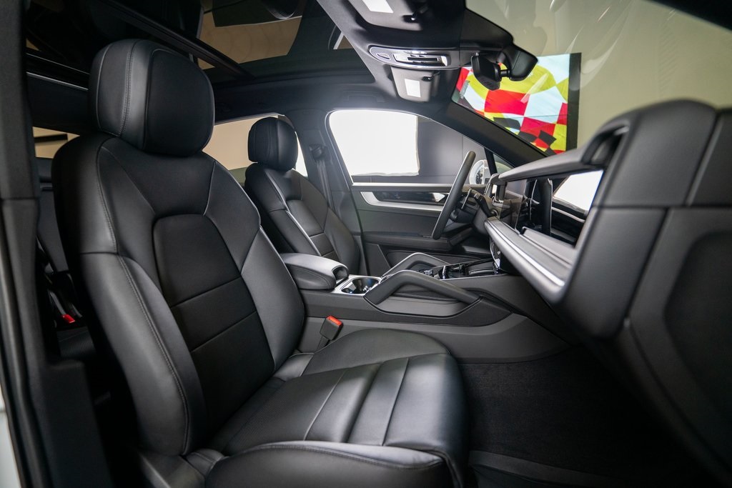 2025 Porsche Cayenne photo 14