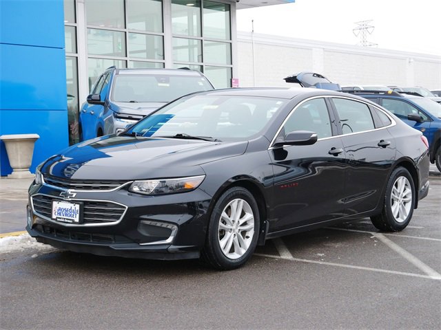 Used 2018 Chevrolet Malibu 1LT with VIN 1G1ZD5ST0JF206118 for sale in Roseville, Minnesota