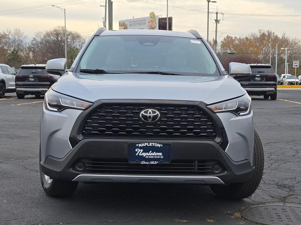 2023 Toyota Corolla Cross LE photo 4
