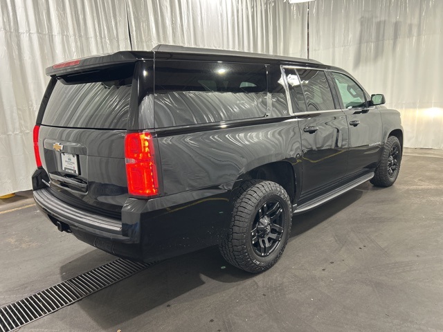 2018 Chevrolet Suburban LT photo 2