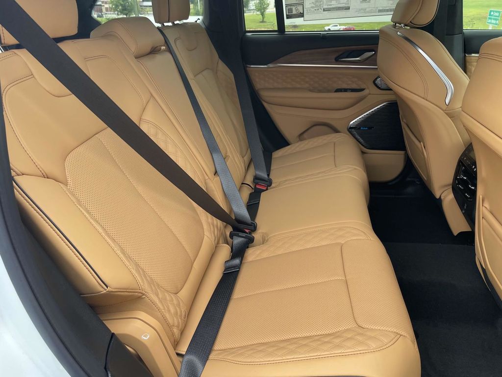 2025 Jeep Grand Cherokee Summit Reserve photo 25