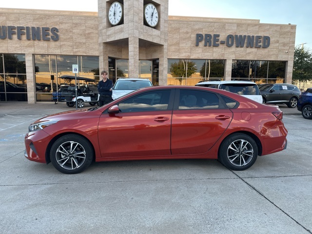 2023 Kia Forte LXS photo 2