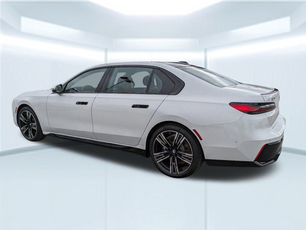 New 2024 Mineral White Metallic BMW xDrive60 image 7