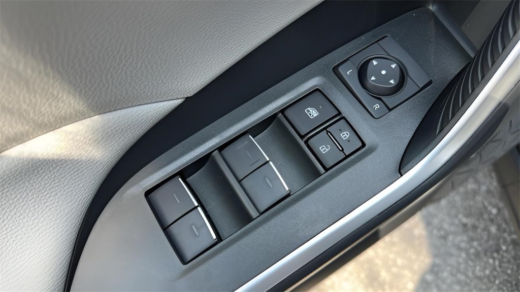 2025 Toyota RAV4 XLE photo 13