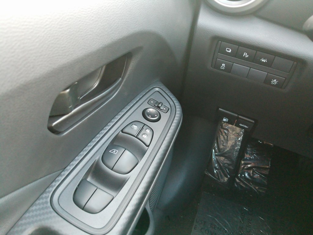 2025 Nissan Versa S photo 34