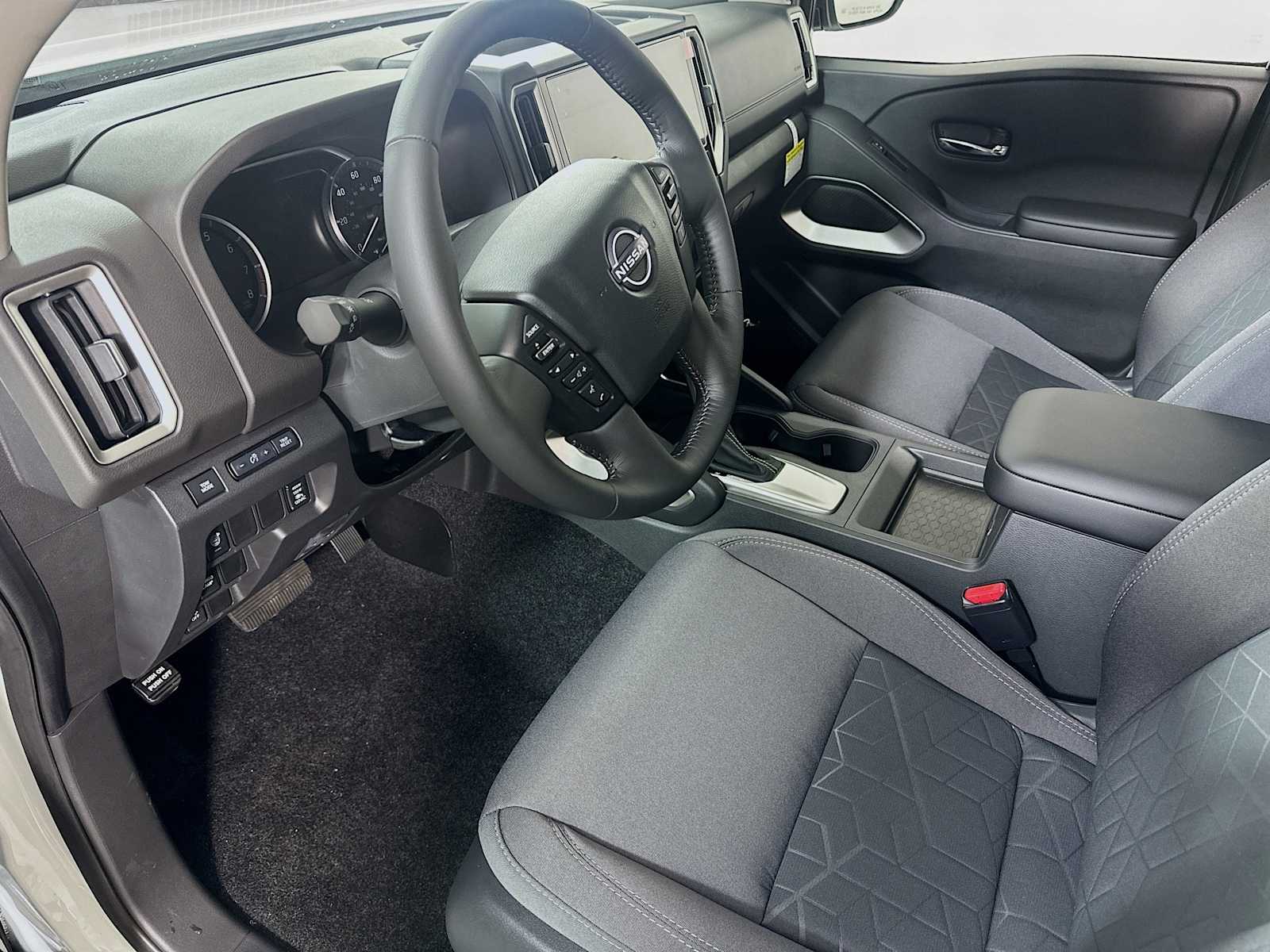 2025 Nissan Frontier SV photo 6