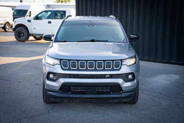 2022 Jeep Compass Latitude Lux photo 2