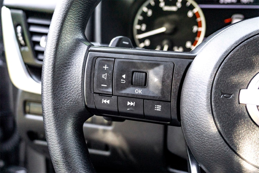 2024 Nissan Rogue SV photo 17