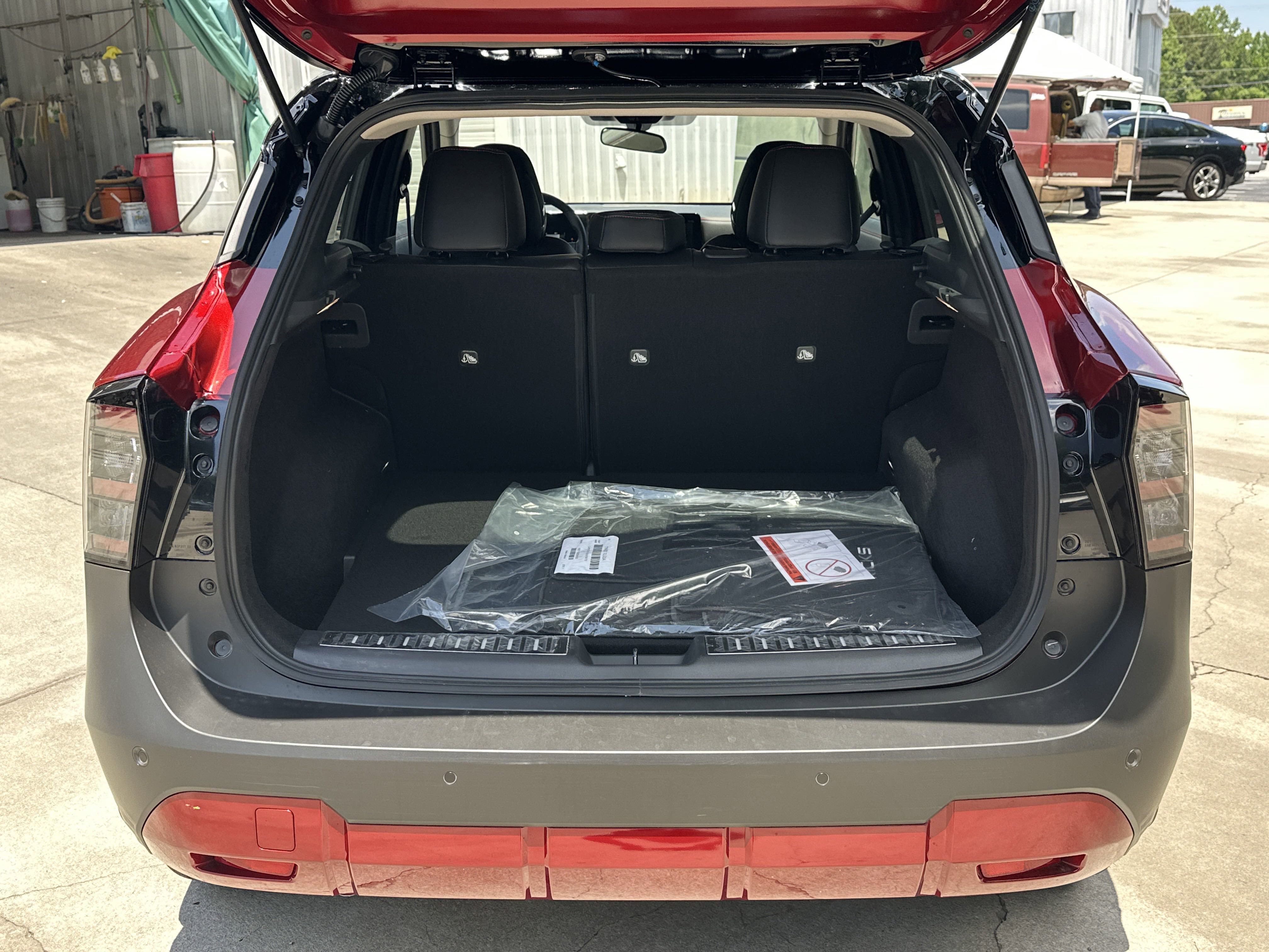 2025 Nissan Kicks SR photo 5