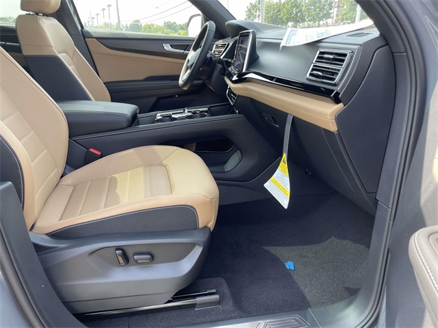 2025 Volkswagen Atlas Cross Sport SEL R-Line photo 17