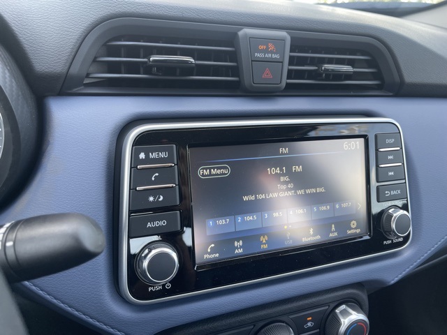 2025 Nissan Versa SV photo 10