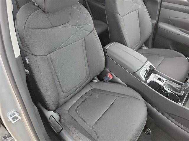 2025 Hyundai Tucson SE photo 18