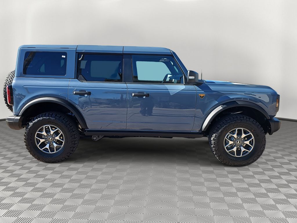 2025 Ford Bronco Badlands photo 2