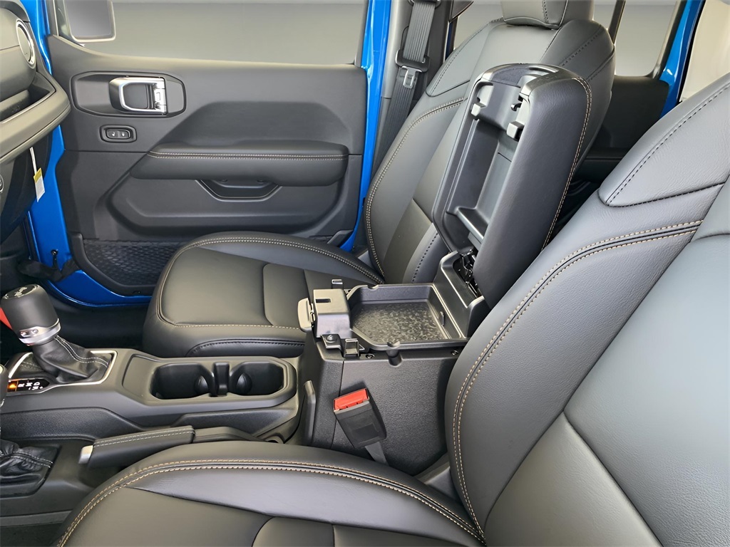 2025 Jeep Wrangler Sahara photo 27