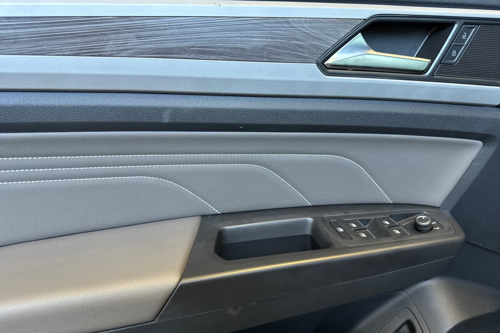 2023 Volkswagen Atlas Cross Sport V6 SE Technology photo 11