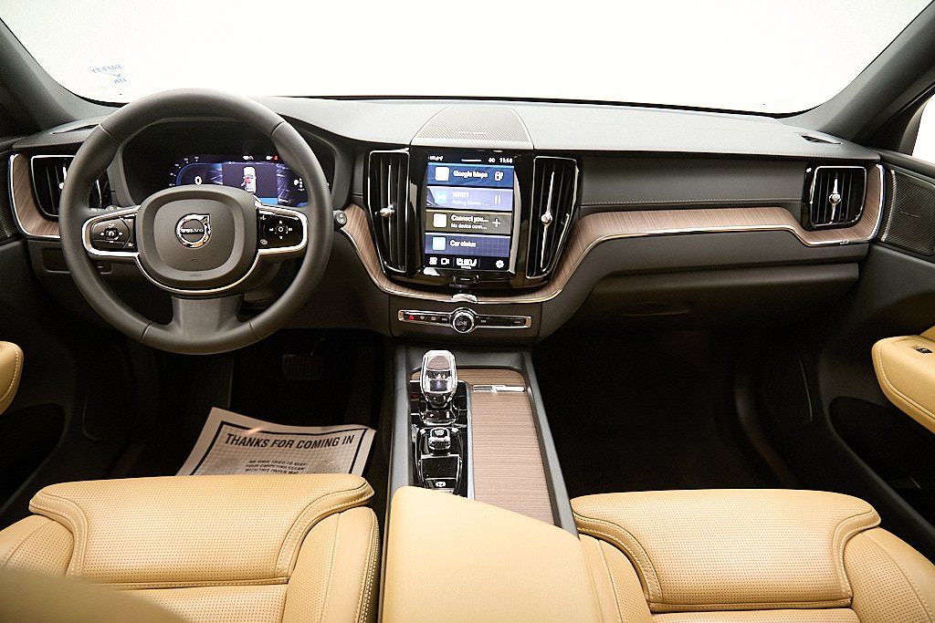 2023 VOLVO XC60 - Image 24