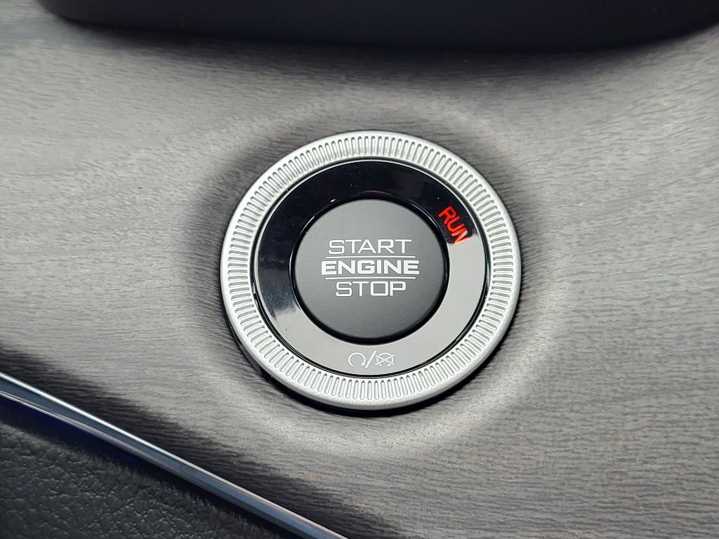 2024 Jeep Cherokee Overland photo 14