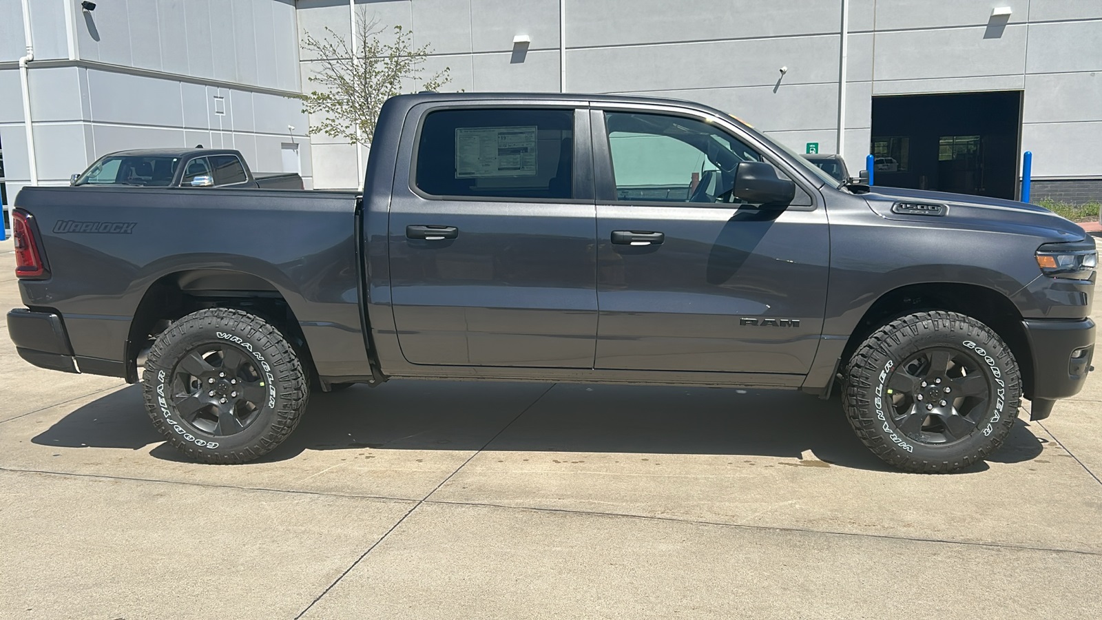 2025 Ram 1500 Tradesman photo 2