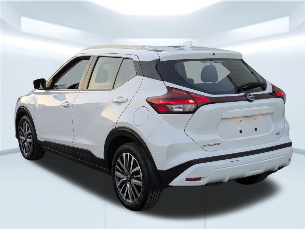 2023 Nissan Kicks SV photo 3
