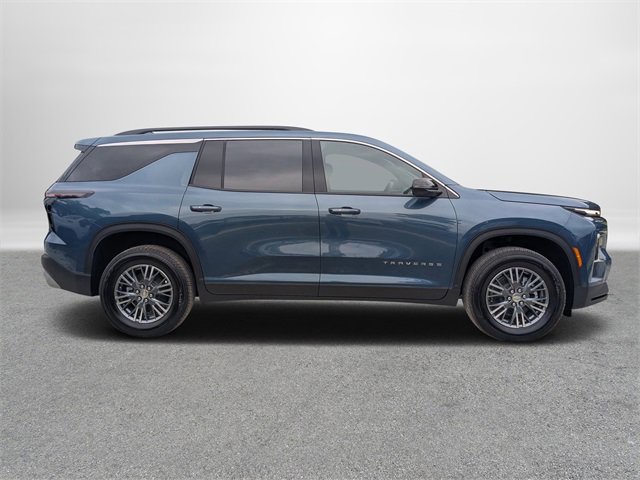 2026 Chevrolet Traverse photo 2