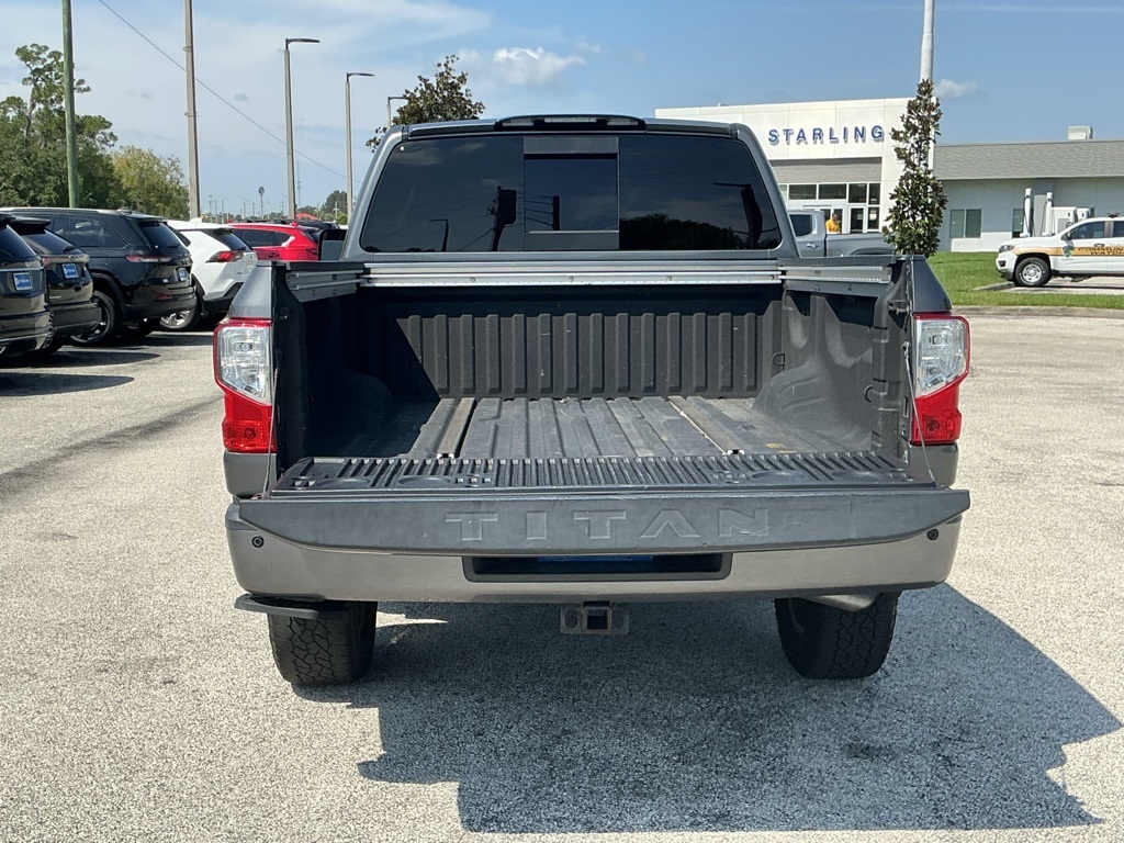 2019 Nissan Titan SL photo 19