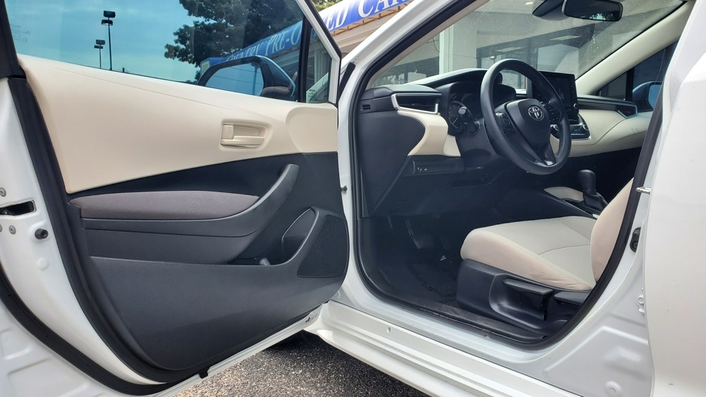 2022 Toyota Corolla LE photo 11