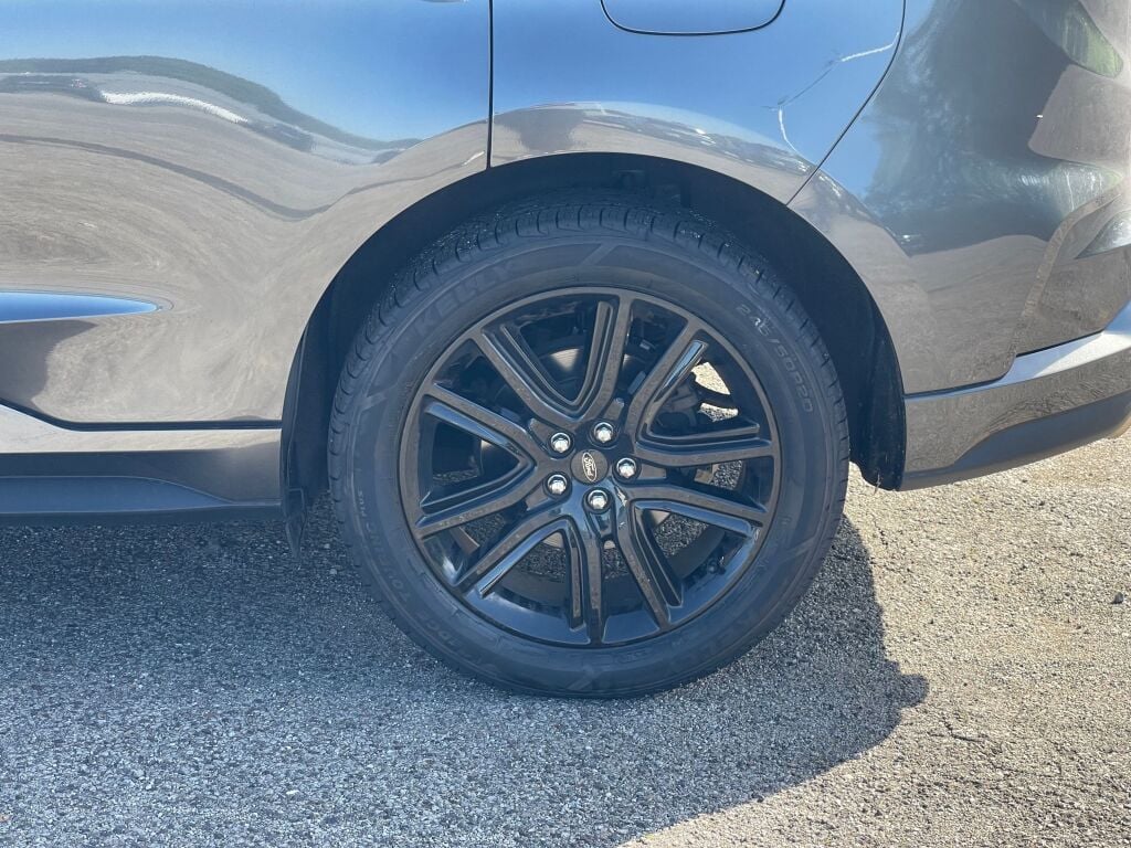 2020 Ford Edge ST photo 23